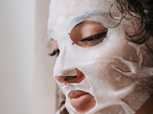 This 19-Year-Old Got Her Twitter Suspended After She Posted a 'Whiteface'  Makeup Tutorial